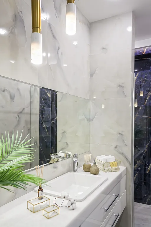 Золотой Ананас с видом на море