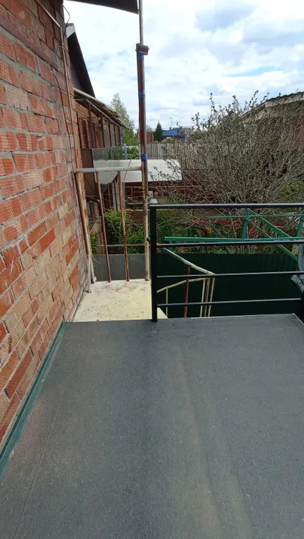 Домик на набережной