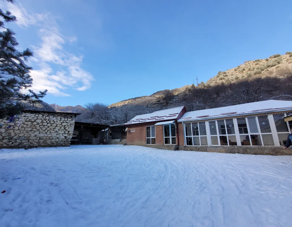 Дом в горах Осетии по пути к Цею и Мамисону