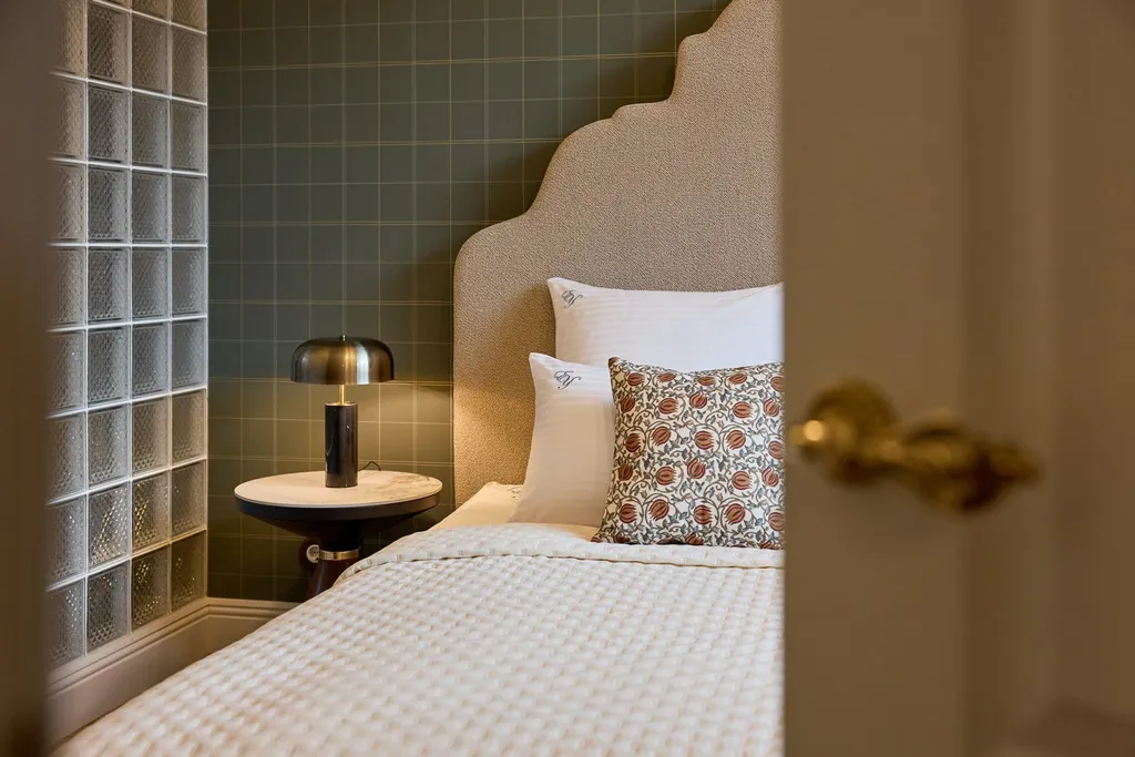 Дизайнерские апартаменты в стиле пост-модерн