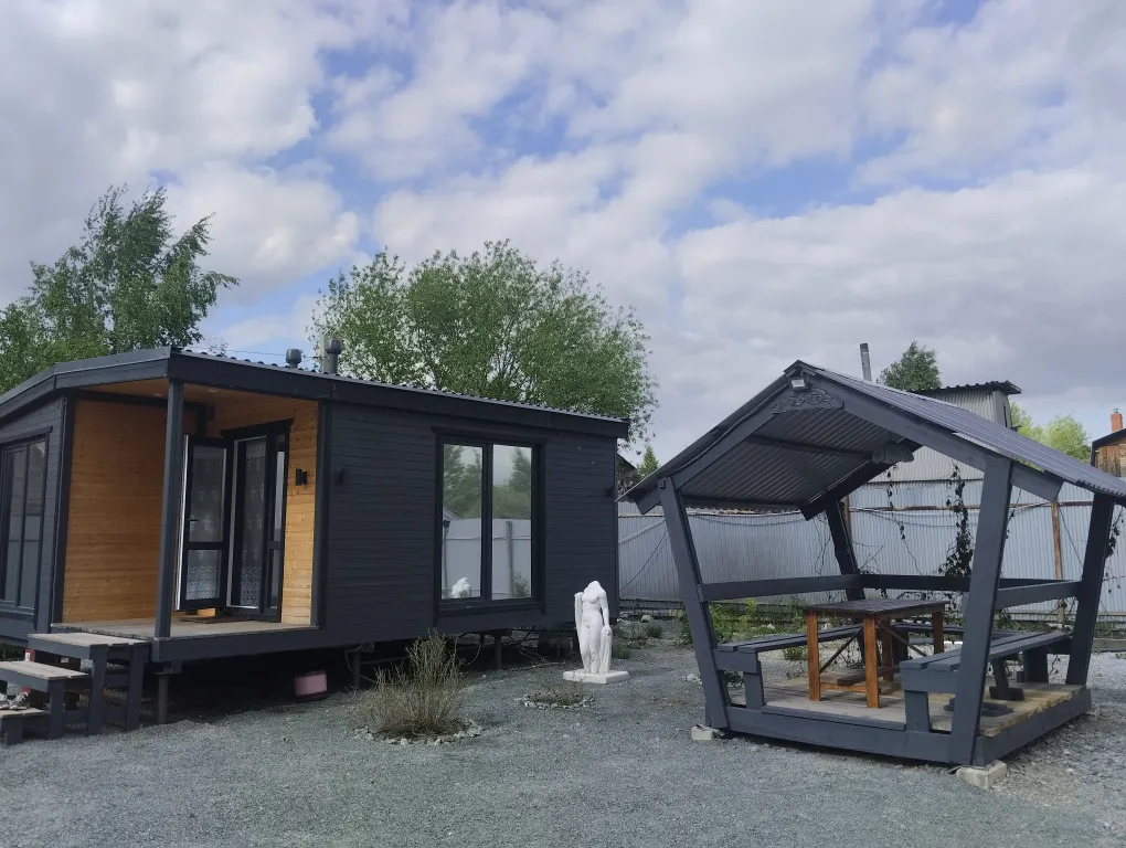 Загородный дом у озера