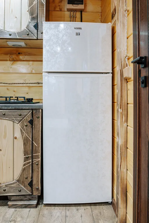 Коттедж с бассейном в лесу