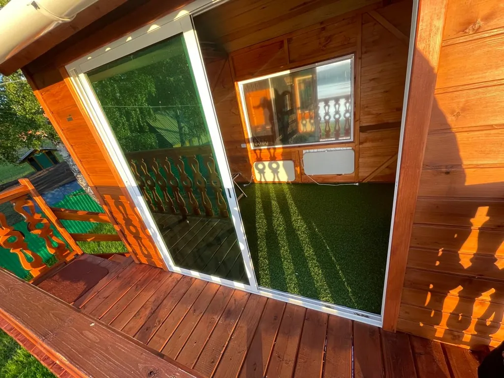 Домик у озера