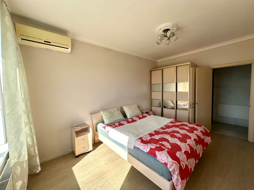 Двухкомнатная квартира в ста метрах от берега