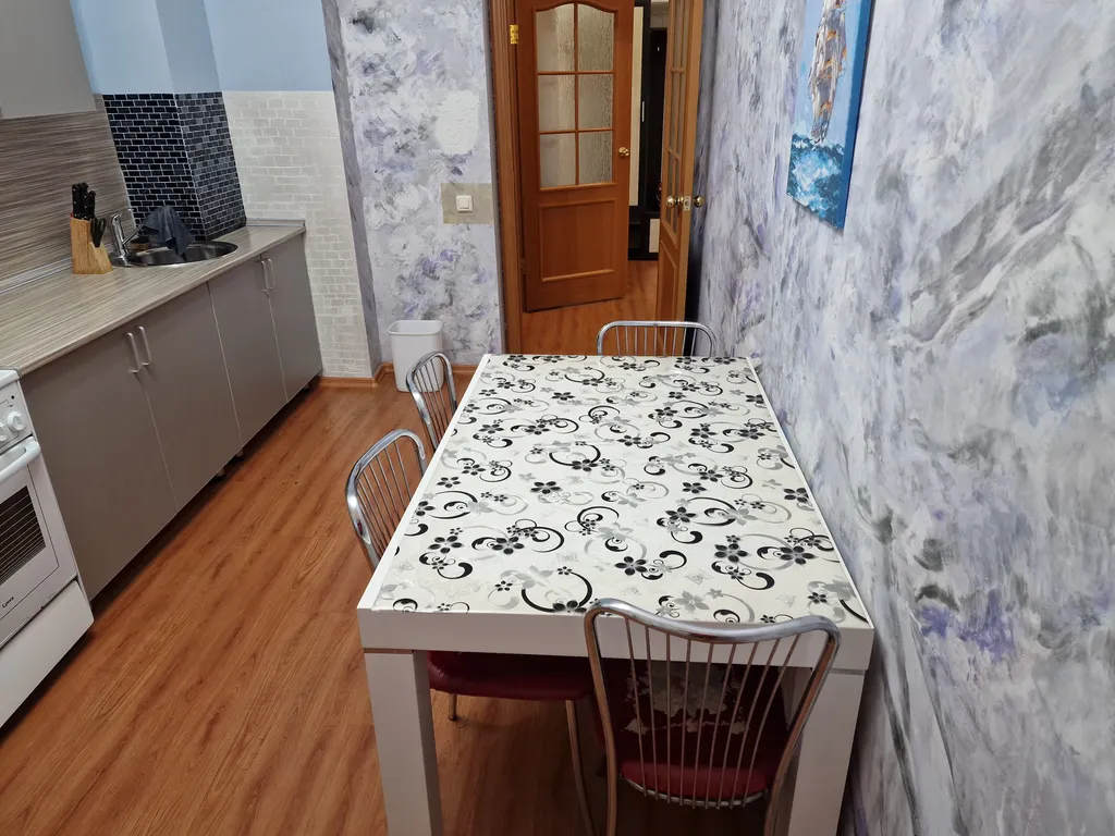 В новостройке на 11ом этаже с большой кухней и видом на плотину ГЭС!