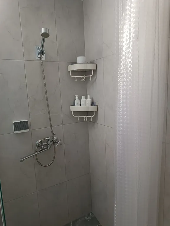 Новая квартира с видом на бухту, Маркхотскийй хребет и гору Колдун