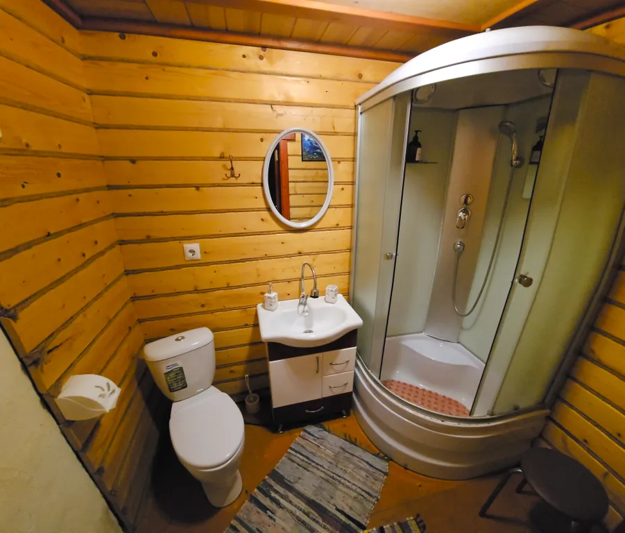 Уютный семейный номер на берегу села