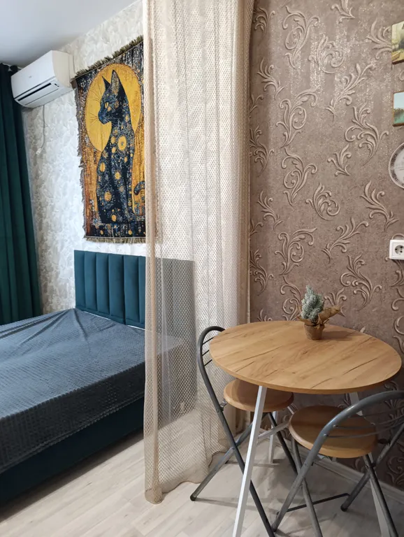 Студия рядом с остановкой трамвая