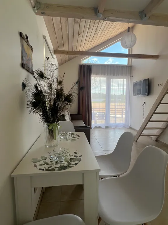 Коттедж Современный и уютным домик на берегу озера — Правдино