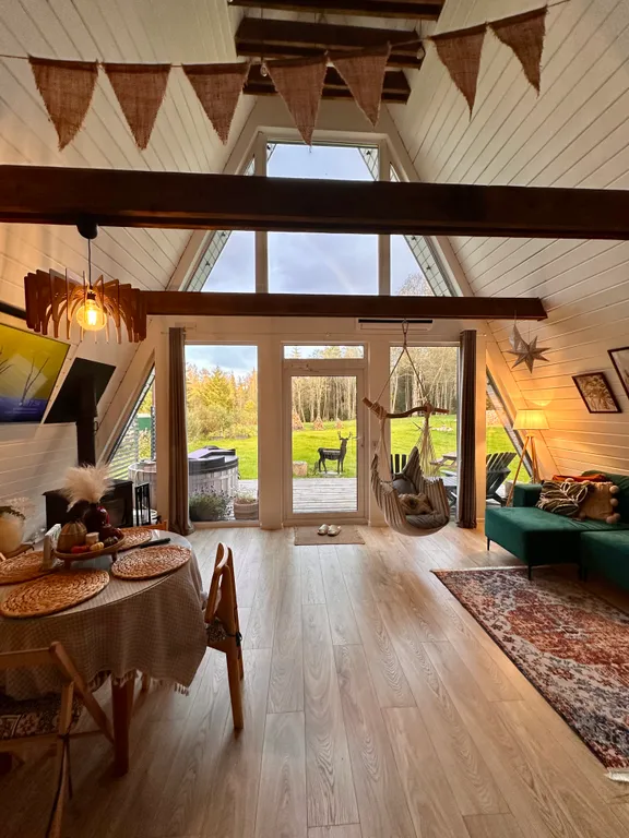 Большой уединенный A-frame в лесу с горячей купелью Фурако