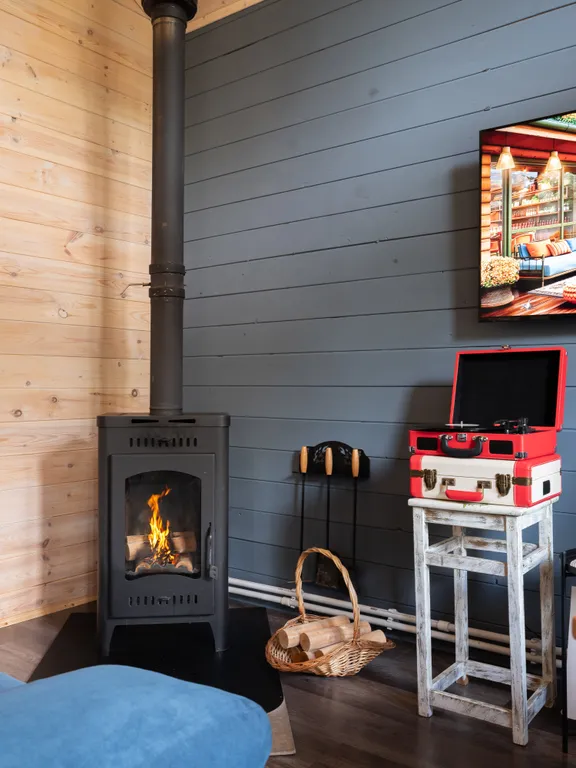 Коттедж Дача с дровяным камином, финской сауной, банным чаном фурако — Исаково