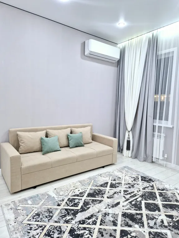 Евротрешка вблизи expo megasilkway