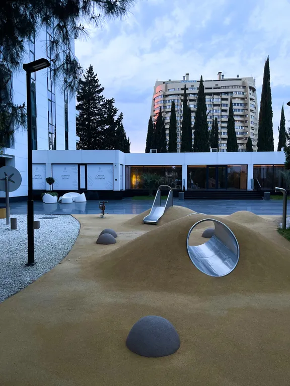 Двухуровневые апартаменты с прямым выходом к бассейну и у моря