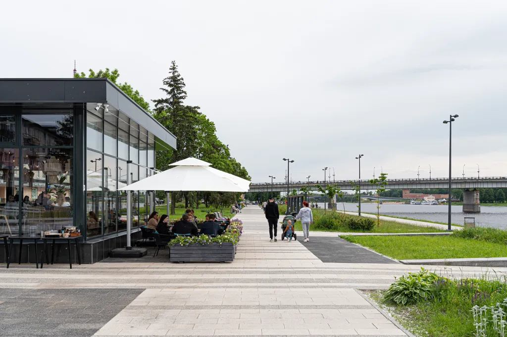 Двухкомнатная квартира на набережной в центре Великого Новгорода