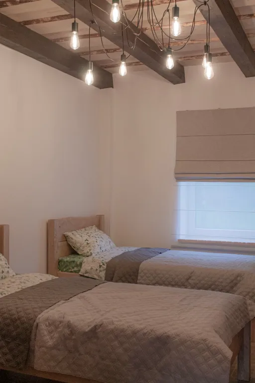 Дом с озером, река, лес