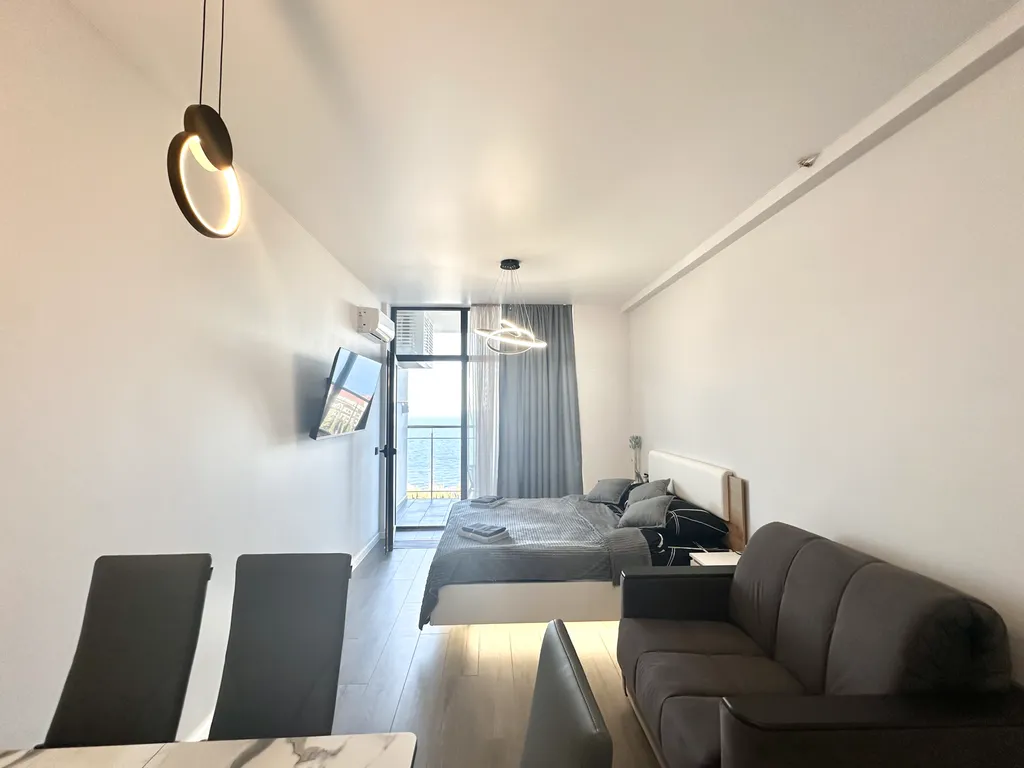 Дизайнерская студия Ls-steel love с видом на море с 13 этажа