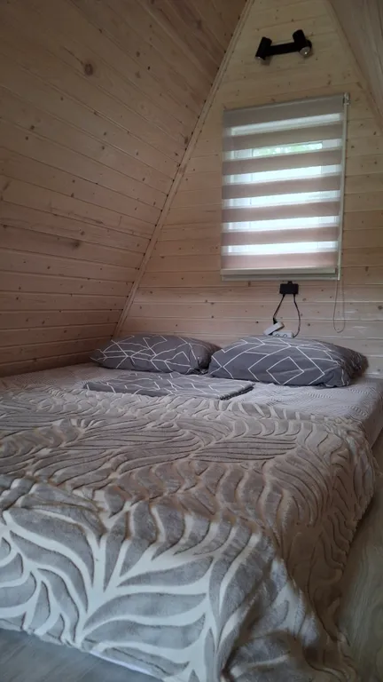 Дом-шалаш на территории частного домовладения