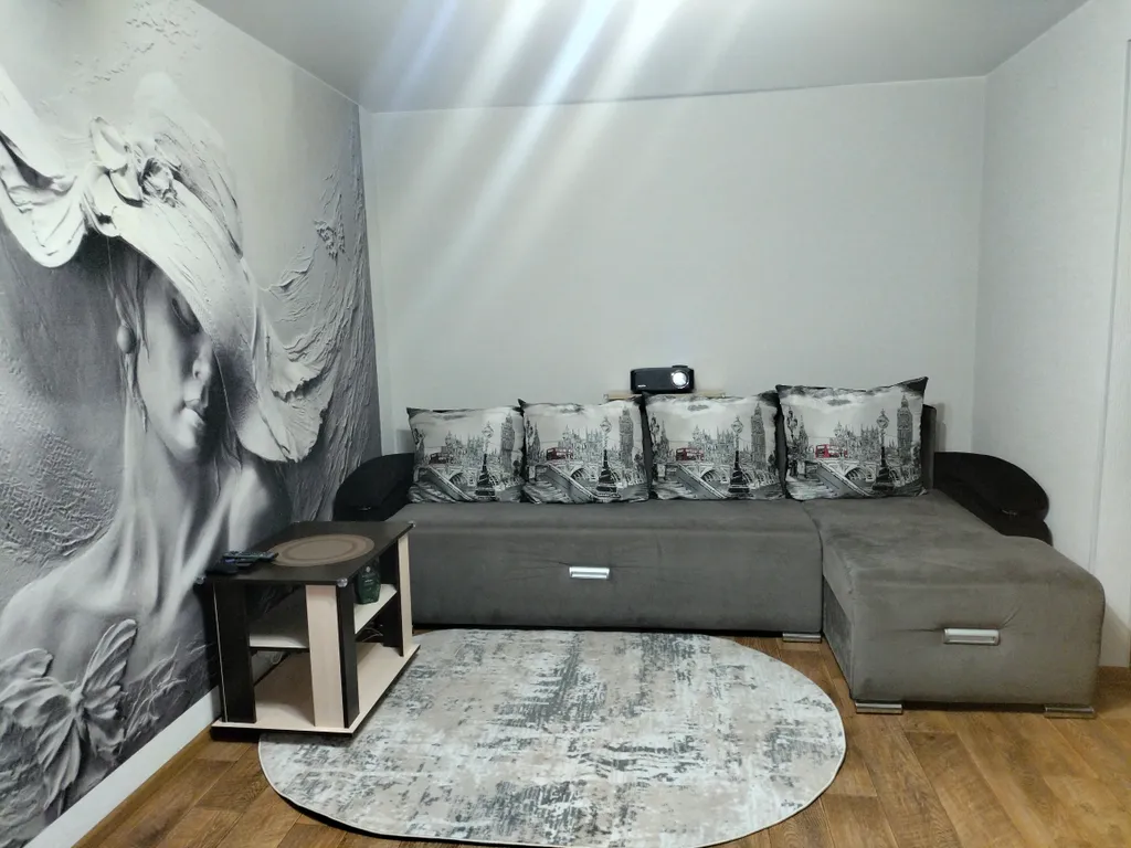 Уютная квартира в центре города — аренда посуточно в Ачинск