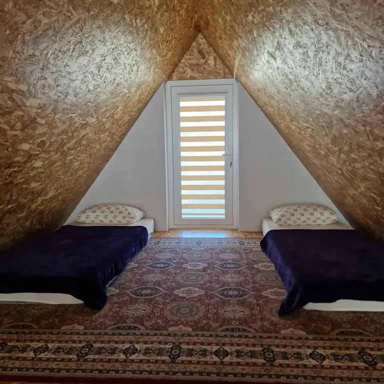 Домик с видом на горы