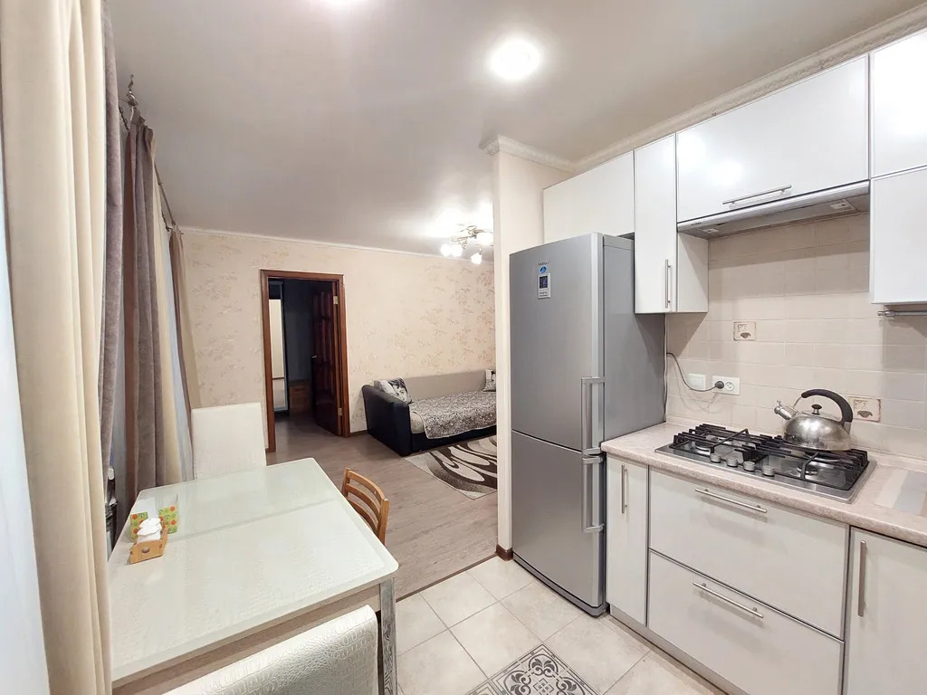 Двушка с планировкой трёшки. Микрорайон