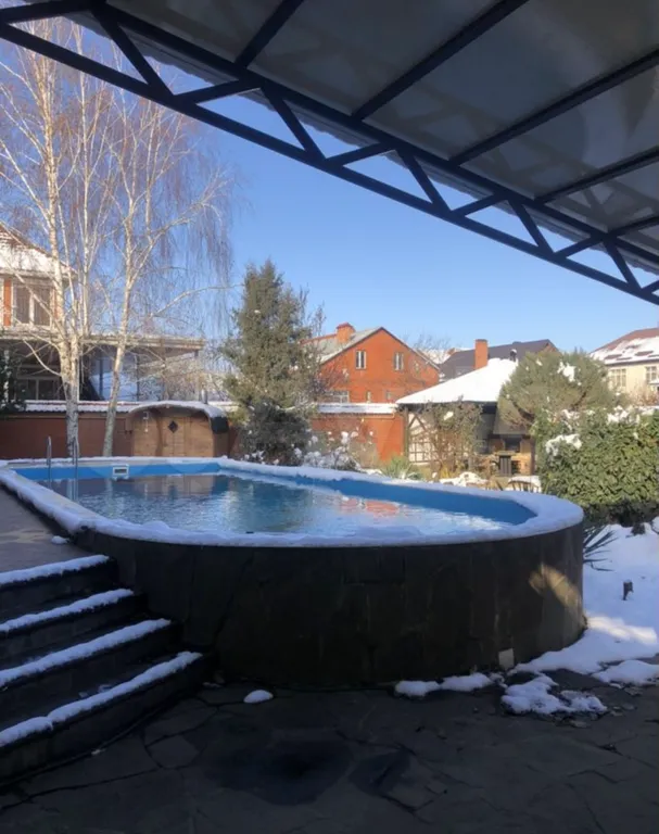 Дом с бассейном у парка Галицкого