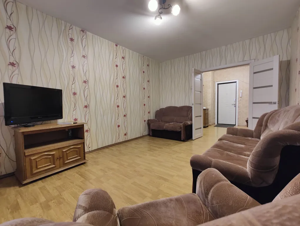 3-комнатная возле ТЦ Корона