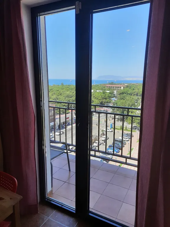 Большая квартира с видом на море