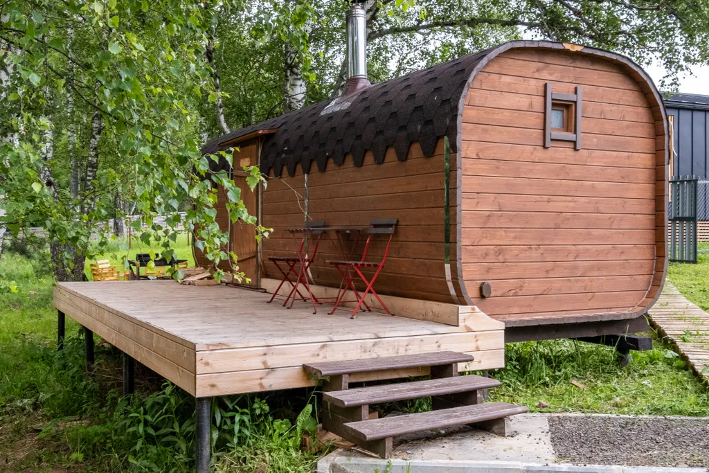 Атмосферный дом с баней в лесу