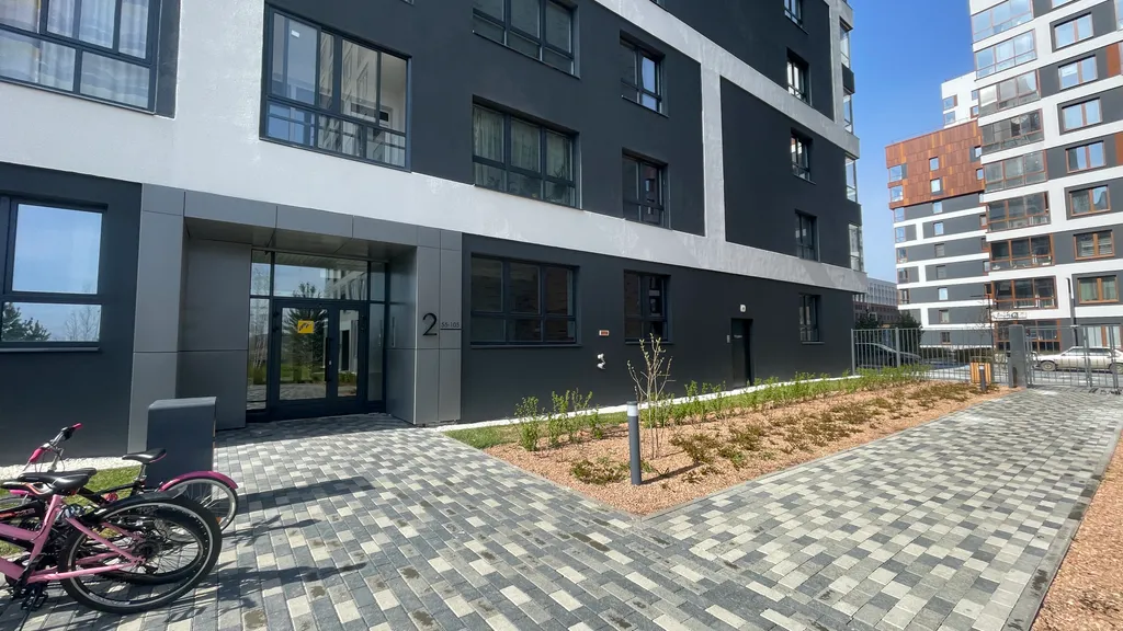 Не в отеле, а в квартире