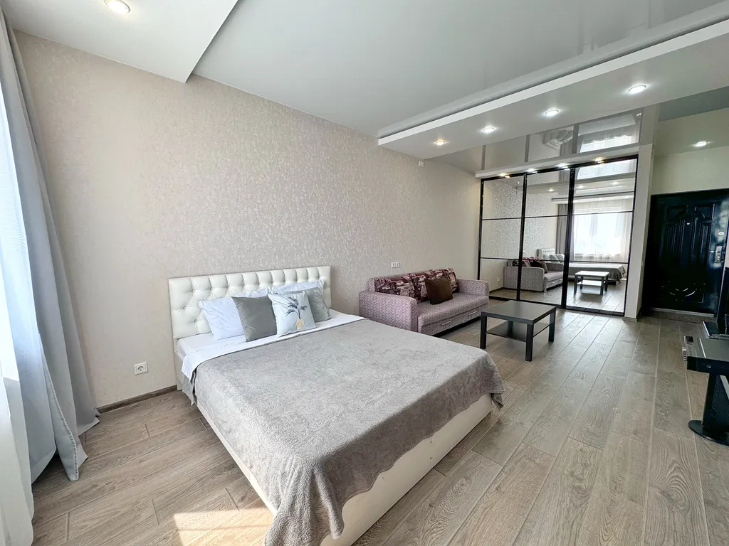 Комфортная квартира в самом центре города в ЖК Эдельвейс — аренда посуточно в Киров