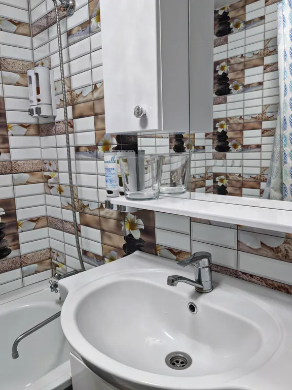 Светлая, уютная однокомнатная квартира в 10 минутах от источников ждет вас