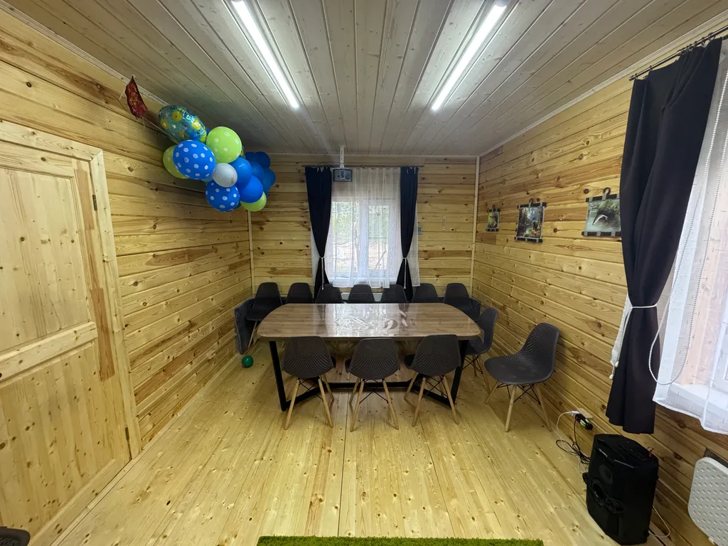 Уютный двухэтажный дом в окружении природы