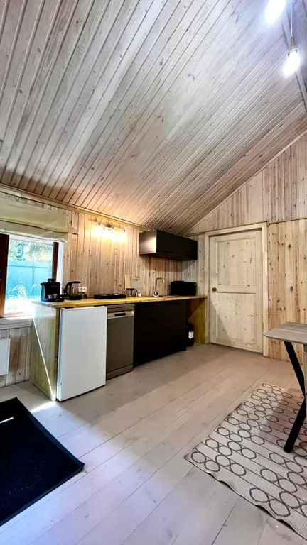 Уютный бревенчатый дом и баня, на одном участке