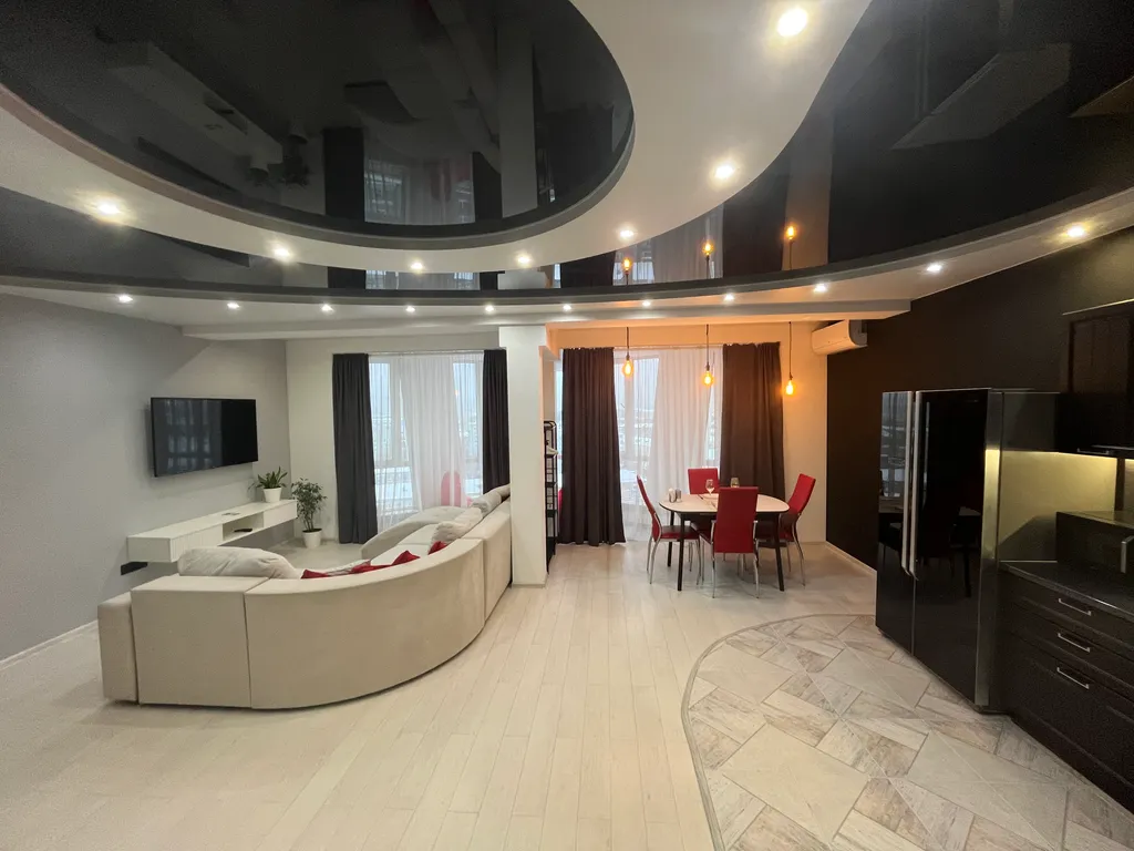 Просторная студия с панорамным видом