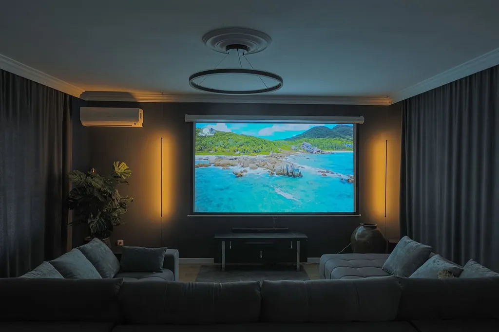 Бассейн с подогревом и лаундж зоной