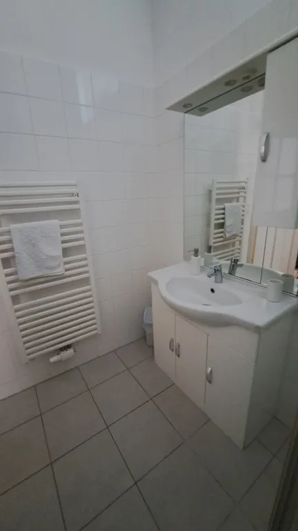 Уютная студия в доме стиля модерн