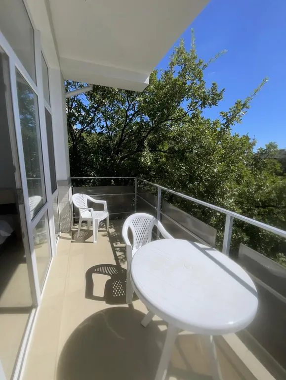 Улучшенный номер с видом на море и горы