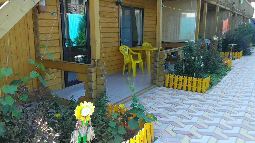 Квартира Квартира Уютный номер с мини кухней в деревянном доме недалеко от моря — Анапа