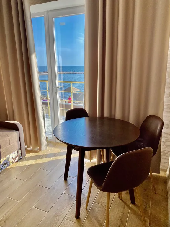 Трехместный просторный люкс с шикарным видом на море