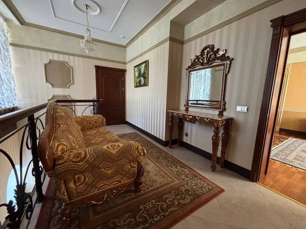 Двухэтажный коттедж с видом на парк в центре Минска