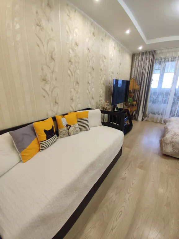 Трешка в центре города с охраняемой парковкой