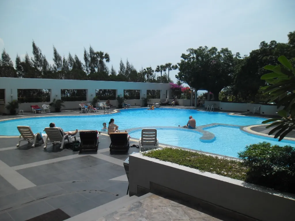 Студия с фронтальным видом на море