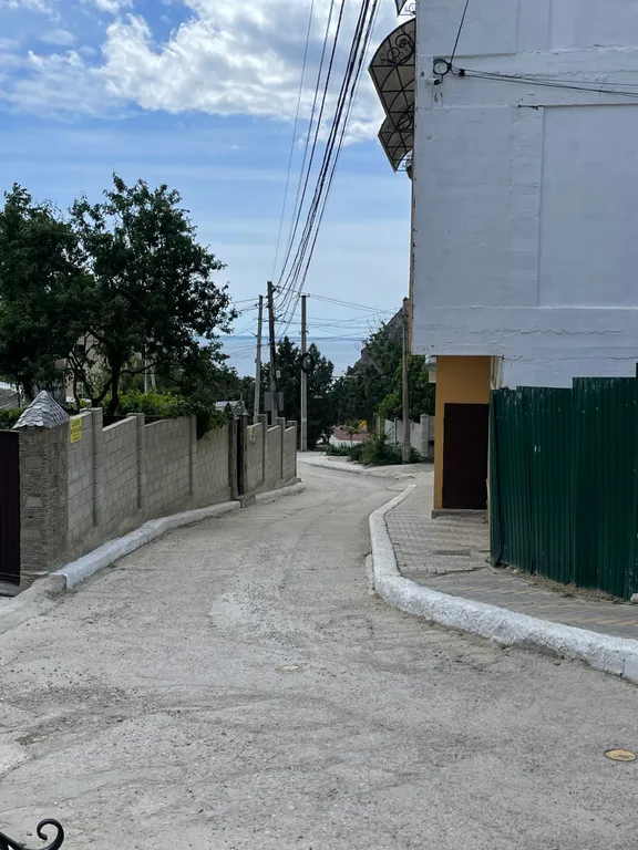 Однокомнатный коттедж со своей беседкой-кухней