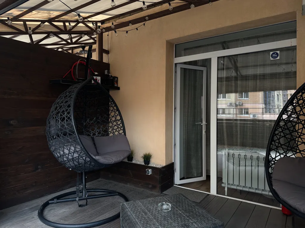 Студия Америка с кинотеатром, террасой и кухней