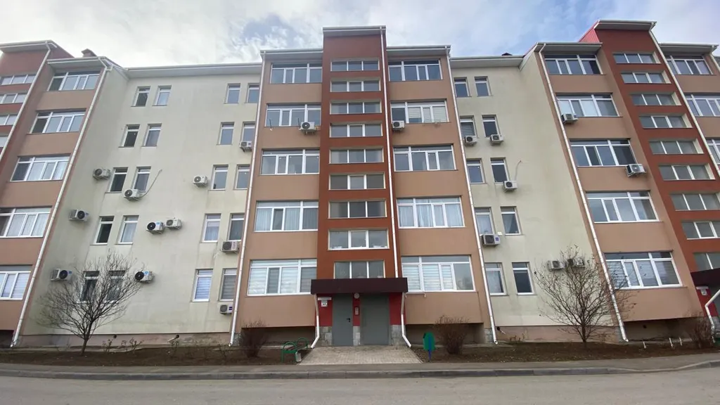 Уютная, светлая квартира ,кухня-студия,спальная.