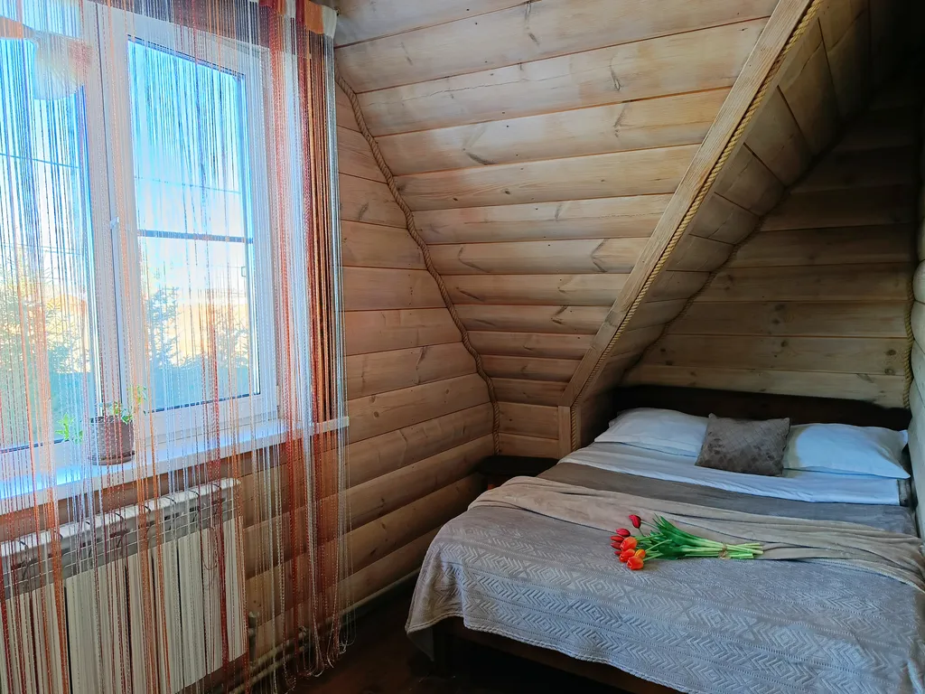 Дом с сауной, теплой купелью и аэрохоккеем на берегу водохранилища