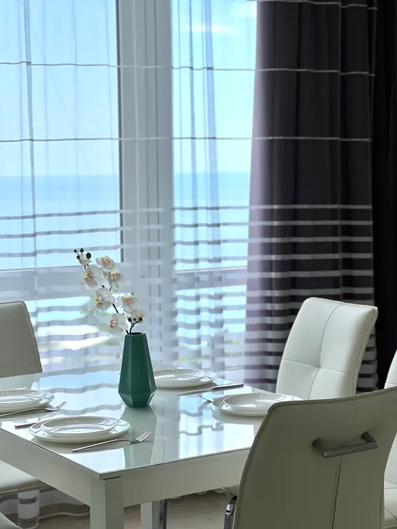 Большая современная квартира с нереальным видом на море