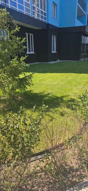 Новый дом, одна кухня изолированана от комнаты не студия всё отдельно,