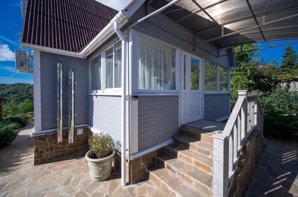 Усадьба с теплым бассейном