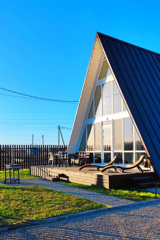 Панорамный домик с теплым бассейном в пяти минутах ходьбы от города